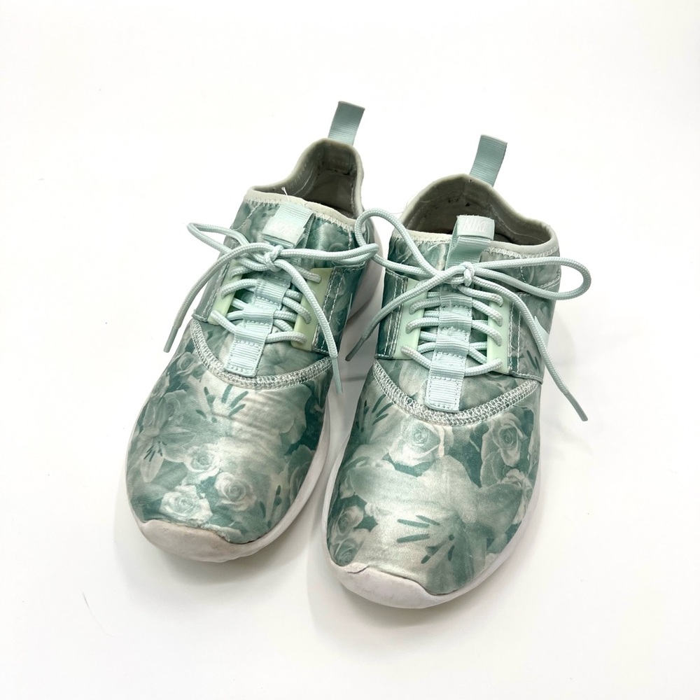Nike Women’s Juvenate Floral Blue Tennis Sneakers Size 8 - Picture 6 of 16